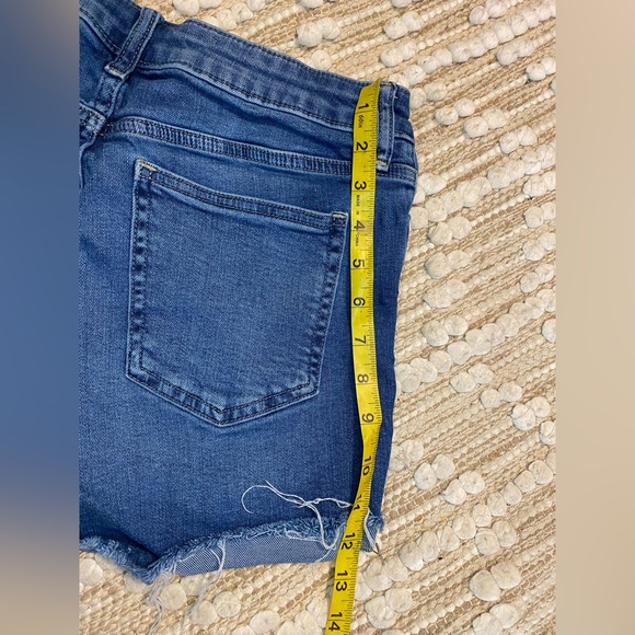 GAP denim distressed shorts sz 0/25 EUC - Picture 2 of 8